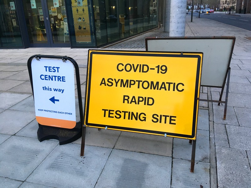 Hızlı Koronavirüs Testleri: Bilmeyenler için Bir Rehber